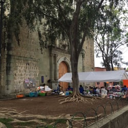 Templo de Nuestra Señora de la Merced - El atrio en domingo
