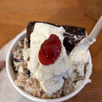 Molly Moon's Homemade Ice Cream - warm brownie sundae - Ice Cream & Frozen Yogurt Near Me - Seattle, Washington Molly Moon's Homemade Ice Cream - warm brownie sundae - Ice Cream & Frozen Yogurt Near Me - Seattle, Washington