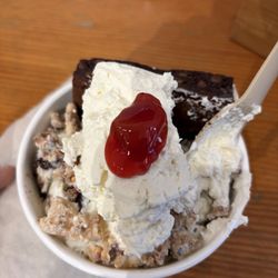 Warm brownie sundae