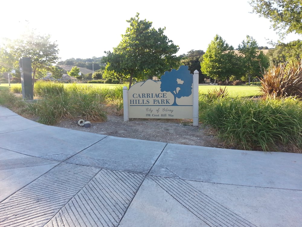 Carriage Hills Park Logo