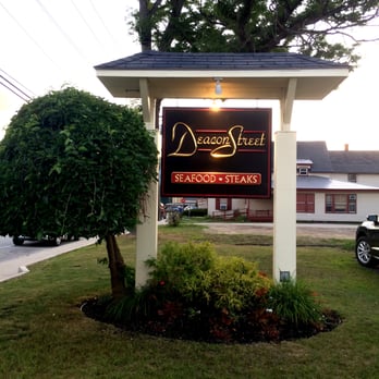 Deacon Street - Outside - Whiskey Bars Near Me - North Conway, New Hampshire