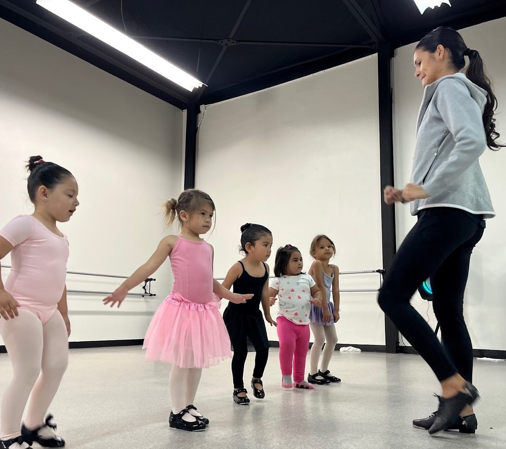 Uptown School of Dance Logo