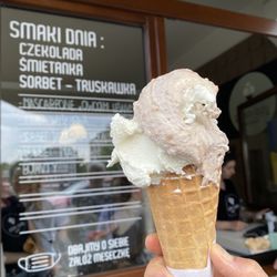 Polish Lody - Bounty (chocolate and coconut), Smietanka, Mascarpone with berries
