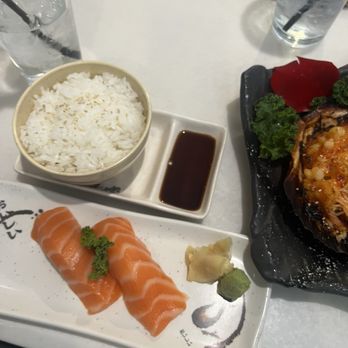 Wabi Sabi - Salmon Sashimi Don, Dynamite Scallop - Sushi Bars Near Me - Chicago, Illinois