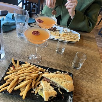 Gimme's Par & Grill - porn star martinis, havana sandwich, steak and frites - Cocktail Bars Near Me - Grand Rapids, Michigan