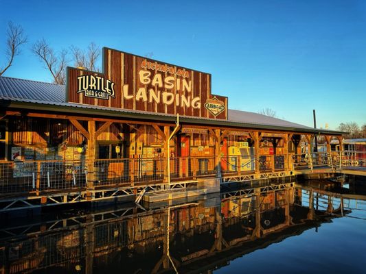 Turtle’s Bar & Grill by null