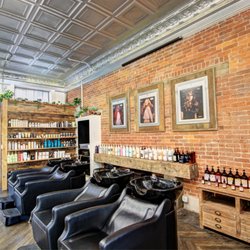 Phia Salon