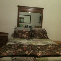 Country Squire Motel - Bed in room 2.