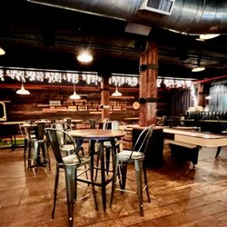 Bar Mash - Seems like it's empty...well, it's Monday. But the bar is full