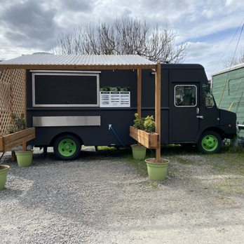 Breaking Buns - New food cart is here! - Food Trucks Near Me - Portland, Oregon