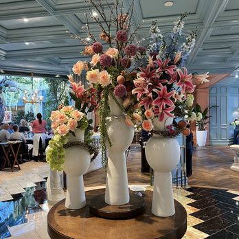 Sadelle's - Floral arrangements - Breakfast & Brunch Near Me - Las Vegas, Nevada