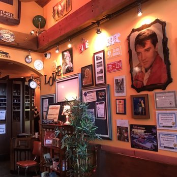 Roadhouse Grille - Cool interior decor - Canadian (New) Near Me - Surrey, British Columbia