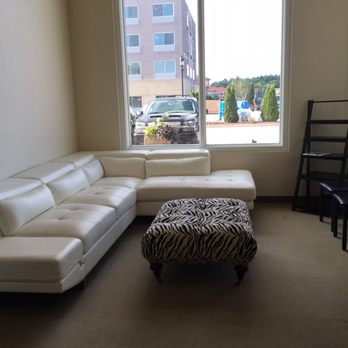 Tu Sei Bella - Lounge/waiting area so chic - Dance Studios Near Me - Granger, Indiana