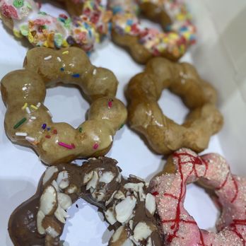 Mochinut - Mochinuts: fruity pebble x2, passion fruit, biscoff, chocolate almond, strawberry cheesecake - Donuts Near Me - Temple Terrace, Florida