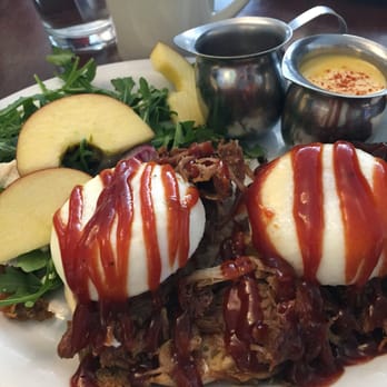 Syrup Cherry Creek - Carolina Benedict. Beautiful, right? Unfortunately the eggs were overcooked, muffin was rock hard and the bbq pork was rubbery. - American Near Me - Denver, Colorado