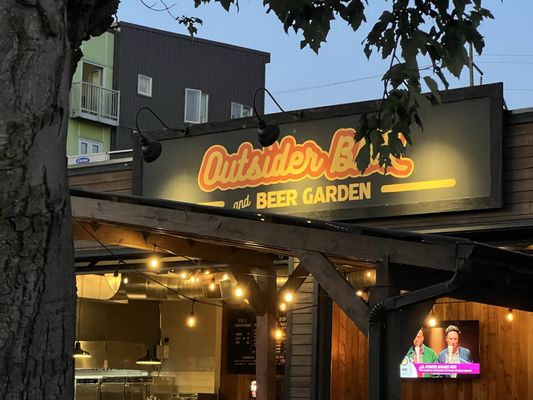 OUTSIDER BBQ & BEER GARDEN by null