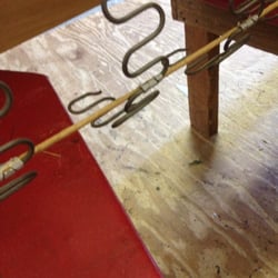 Thomasville Furniture Industries - Detached springs because of broken spring hooks.