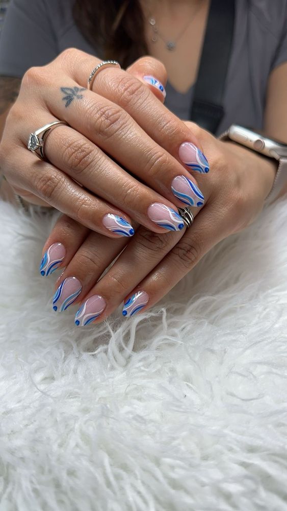 E Nails & Spa Logo