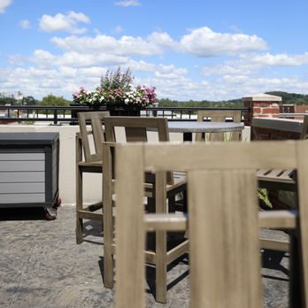 Hudson And Essex - patio seating - American Near Me - Mansfield, Ohio Hudson And Essex - patio seating - American Near Me - Mansfield, Ohio