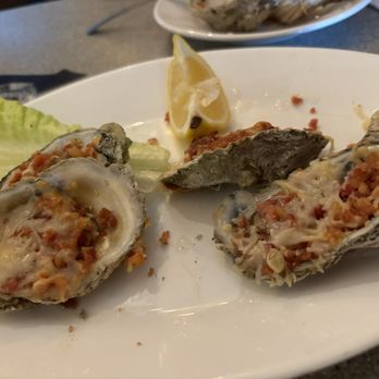 Awful Arthur's Oyster Bar - Non roasted Oysters served to us. Absoloutly gross - Seafood Near Me - Kill Devil Hills, North Carolina