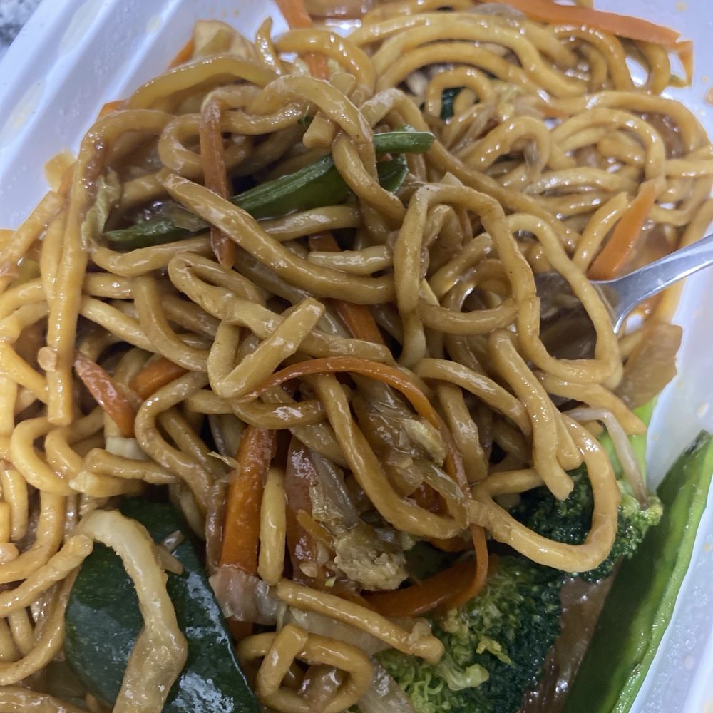 Pine Garden Magic China Cuisine - Vegetable Lo Mein - Chinese Near Me - Orlando, Florida Pine Garden Magic China Cuisine - Vegetable Lo Mein - Chinese Near Me - Orlando, Florida