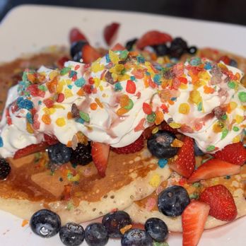 Mom's Kitchen & Bar - Comfort Food Near Me - New York, New York