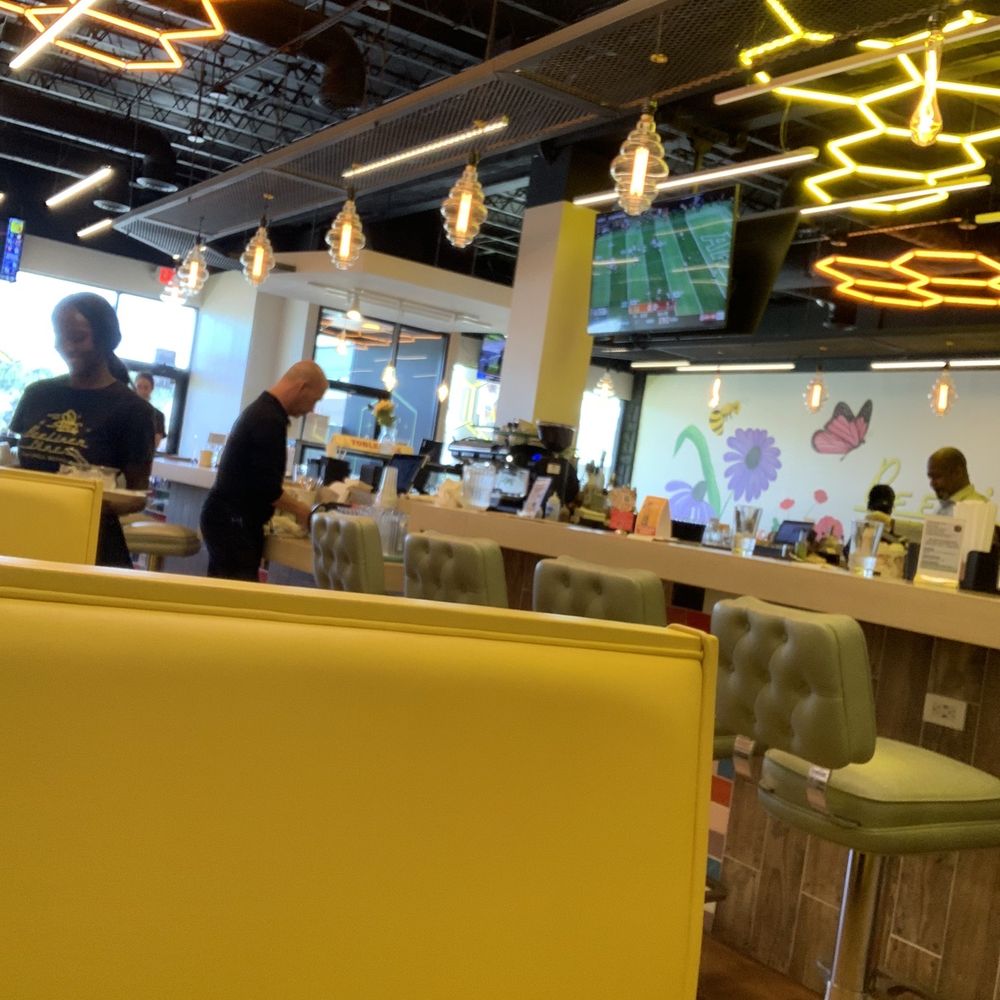 Beeliner Diner - Honeycomb decor - Breakfast & Brunch Near Me - Alexandria, Virginia