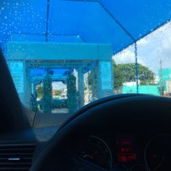 La Pompa Car Wash - La maquinita y el área de lavado