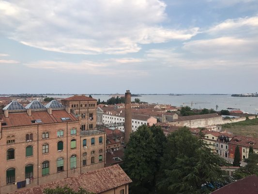 Skyline Rooftop Bar by null