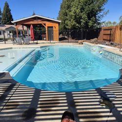 Modern Pools - Extra large tanning ledge cabo shelf white plaster and mosaics