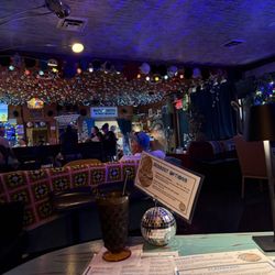 Groovin Grove - The bar area