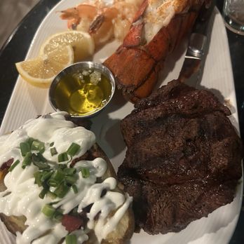 Flat Top Bar and Grill - Surf & Turf - Pubs Near Me - Riverside, California Flat Top Bar and Grill - Surf & Turf - Pubs Near Me - Riverside, California