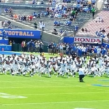 Rose Bowl Stadium - The Hawaii Warriors doing the Haka! - Stadiums & Arenas Near Me - Pasadena, California