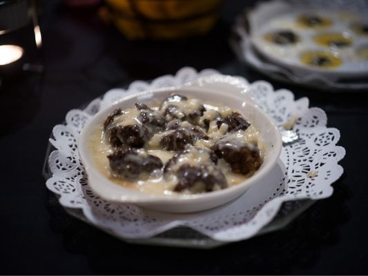 Horse in the Alley by null