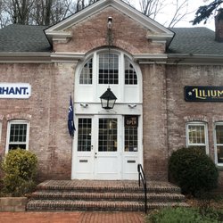 Lilium Artistic Framing - Entrance off of Main Street