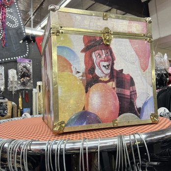 Junkee Clothing Exchange - Clown - Used, Vintage & Consignment Near Me - Reno, Nevada Junkee Clothing Exchange - Clown - Used, Vintage & Consignment Near Me - Reno, Nevada