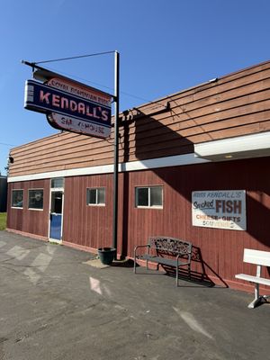 Russ Kendall's Smoke House by null