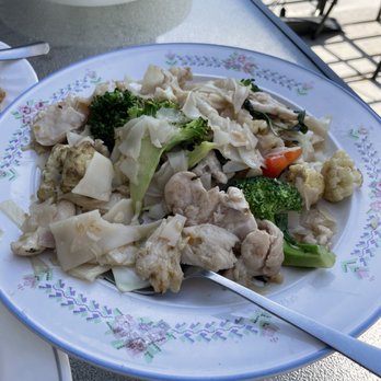 Chanon Thai Cafe - Chicken stir fry - Thai Near Me - Salt Lake City, Utah