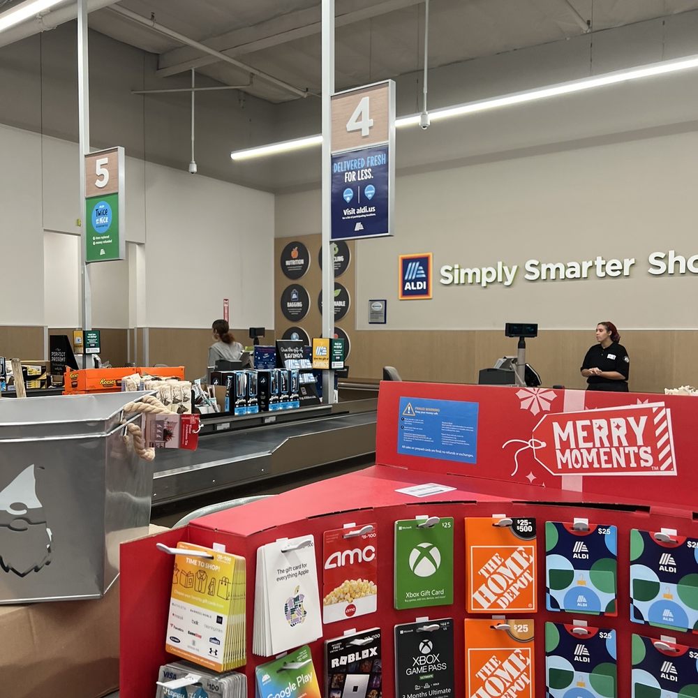 ALDI - Checkout lines - Grocery Near Me - Highland, California