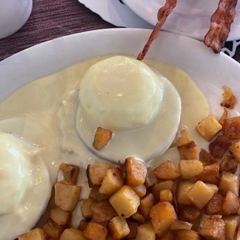 Gabe's Café - Eggs Benedict!    I did not get to take a picture of my biscuits because they were absolutely delicious! - Cafes Near Me - Frederick, Colorado