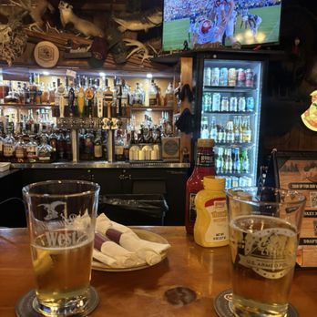 Westwoods Lodge Pub & Grill and Big Timber Bourbon Bar - bar and beers - American Near Me - Springfield, Illinois