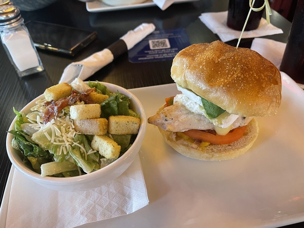 HOUSTON AVENUE BAR & GRILL Updated July 2024 22 Photos & 21 Reviews