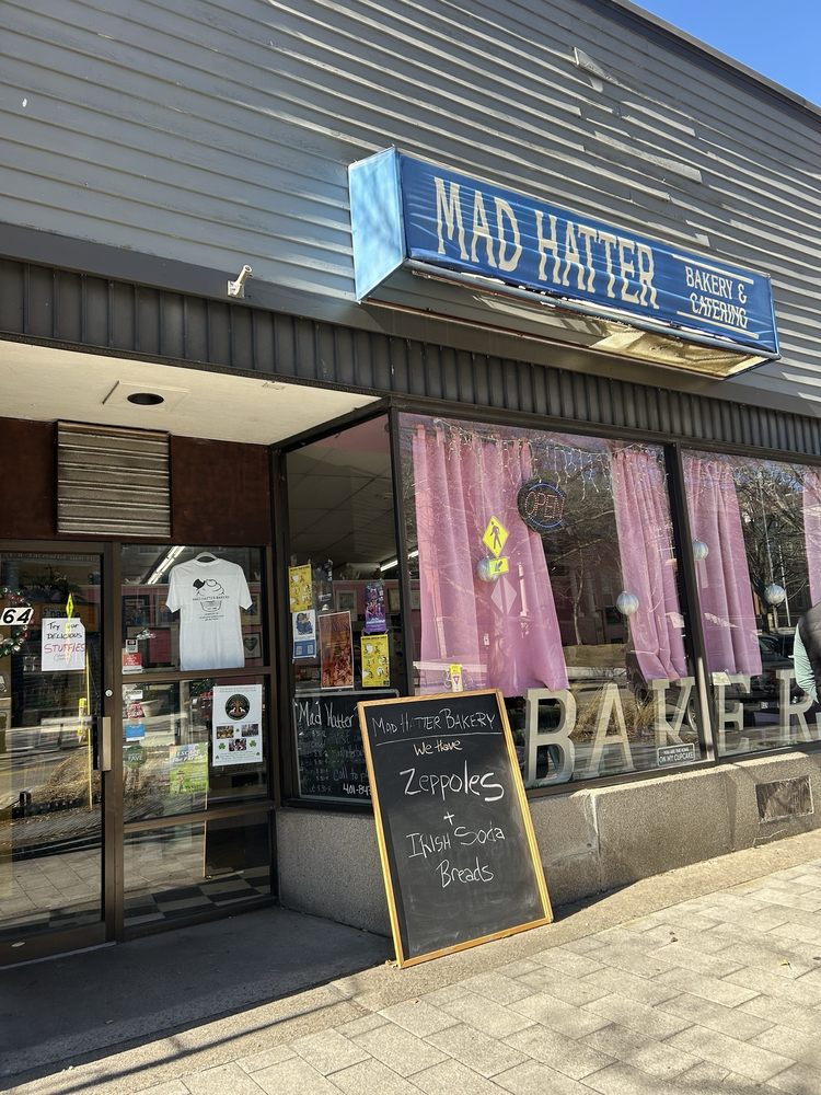 Mad Hatter Bakery Logo