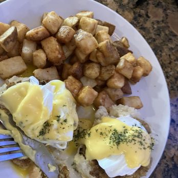 Streetcar Cafe - Crab Benedict - Breakfast & Brunch Near Me - New Orleans, Louisiana Streetcar Cafe - Crab Benedict - Breakfast & Brunch Near Me - New Orleans, Louisiana