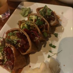Beet avo inari (vegan)