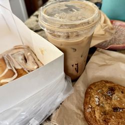 Cinnamon roll, Jackpot Latte and Jackpot cookie