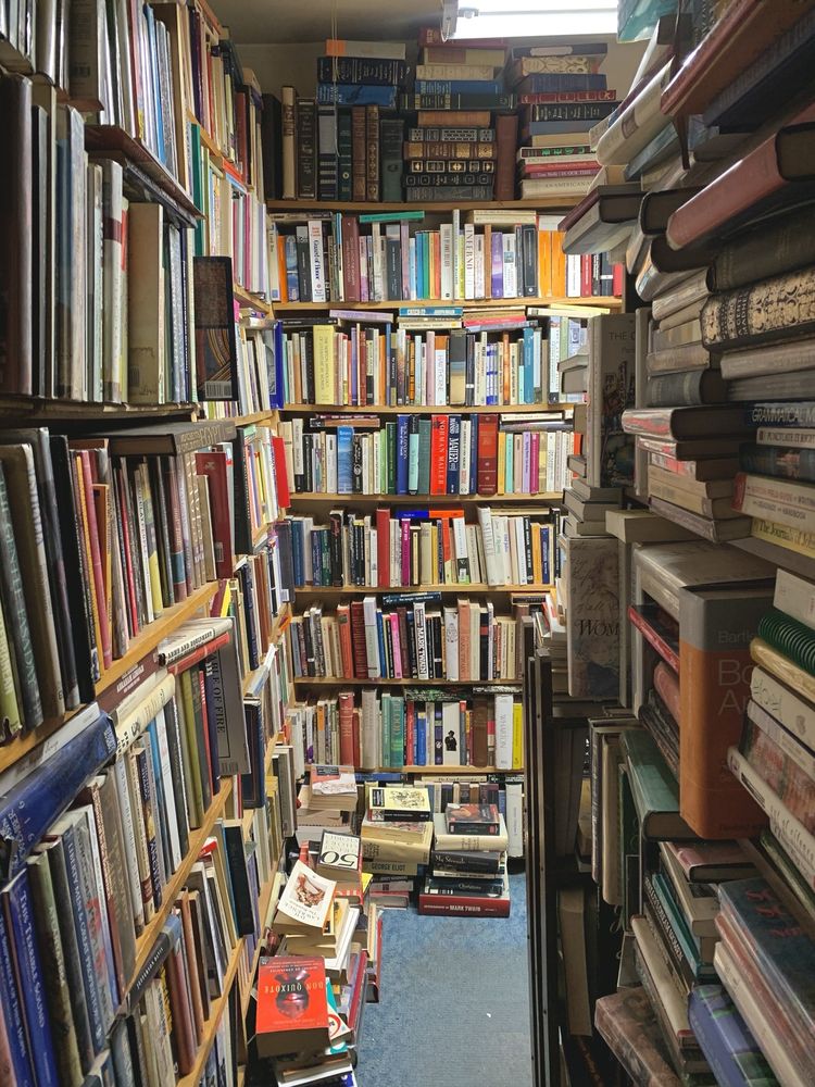 Southwest Book Trader Logo