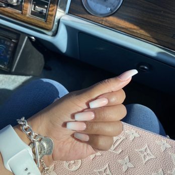 Howe'bout Nails Salon - Mimi did an ombré full set on my natural nails. - Nail Salons Near Me - Sacramento, California