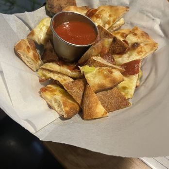 We're Pouring - Natalie Bites - Gastropubs Near Me - Glendale, California We're Pouring - Natalie Bites - Gastropubs Near Me - Glendale, California