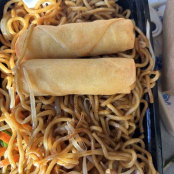 Xiao's Kitchen - Chow mein w/egg rolls - Chinese Near Me - Delano, California